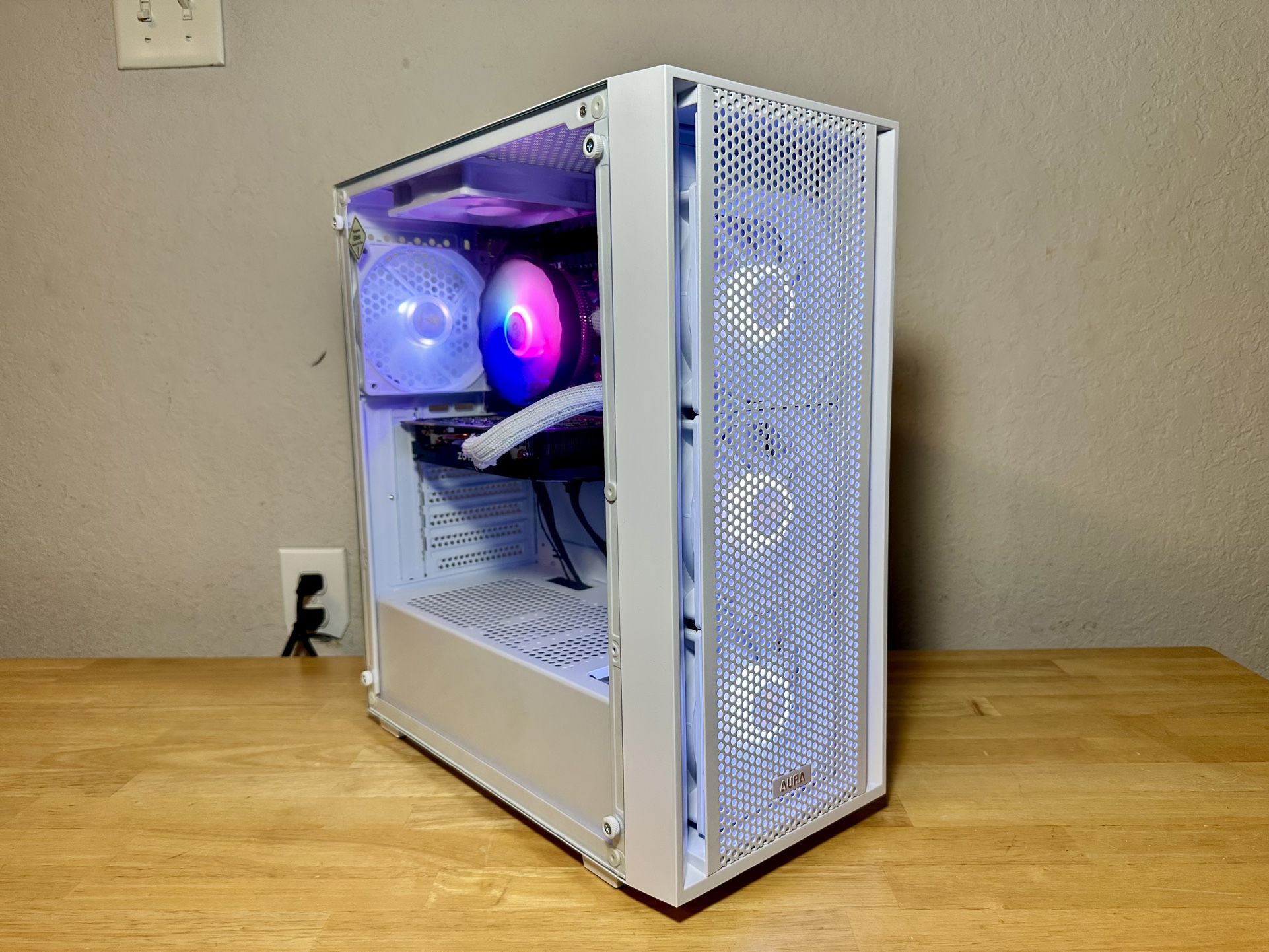White Gaming PC / Workstation NVIDIA GTX 1070 16GB Ram 500GB SSD