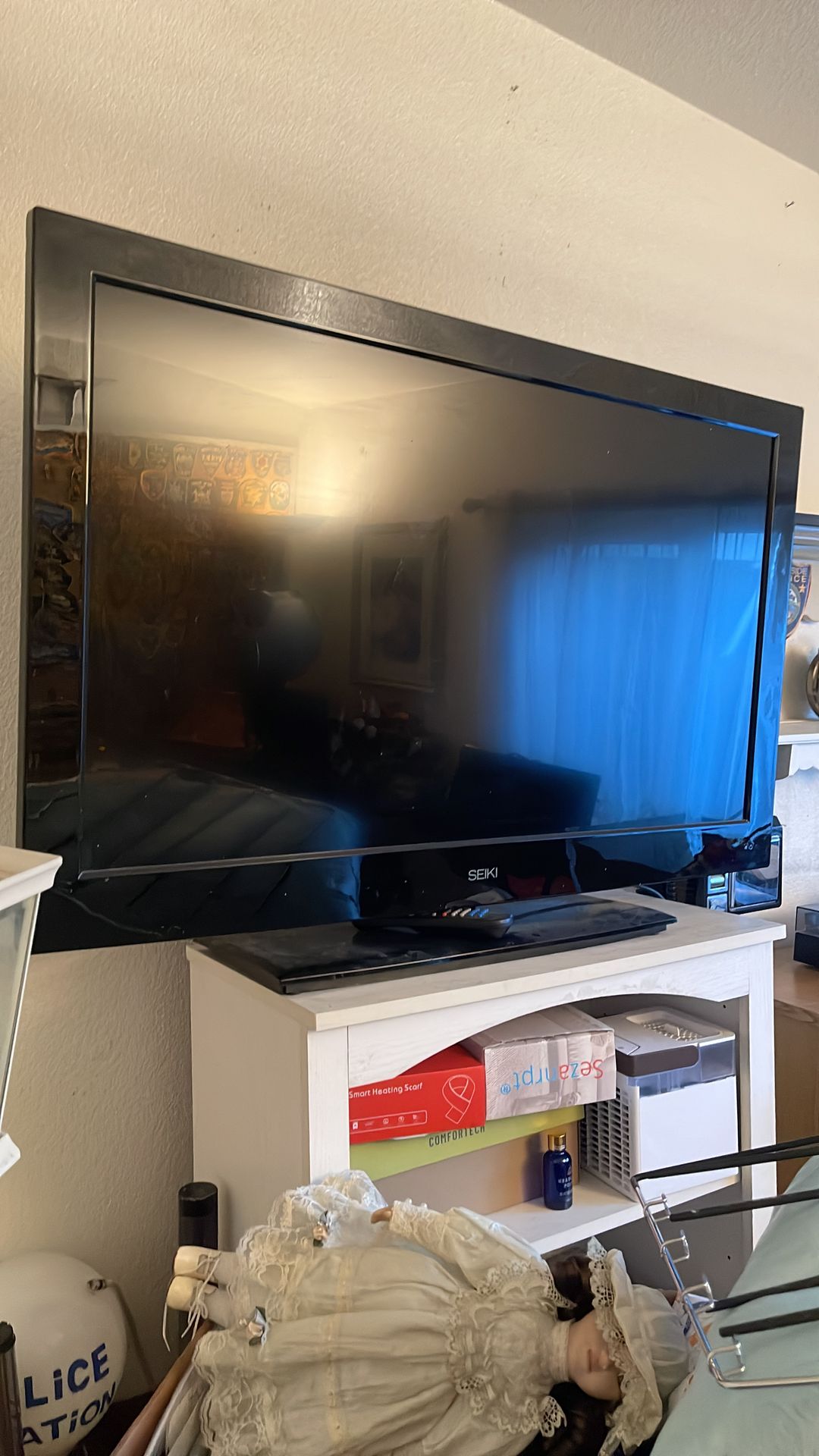 SEiki 44 inch. TV works great.