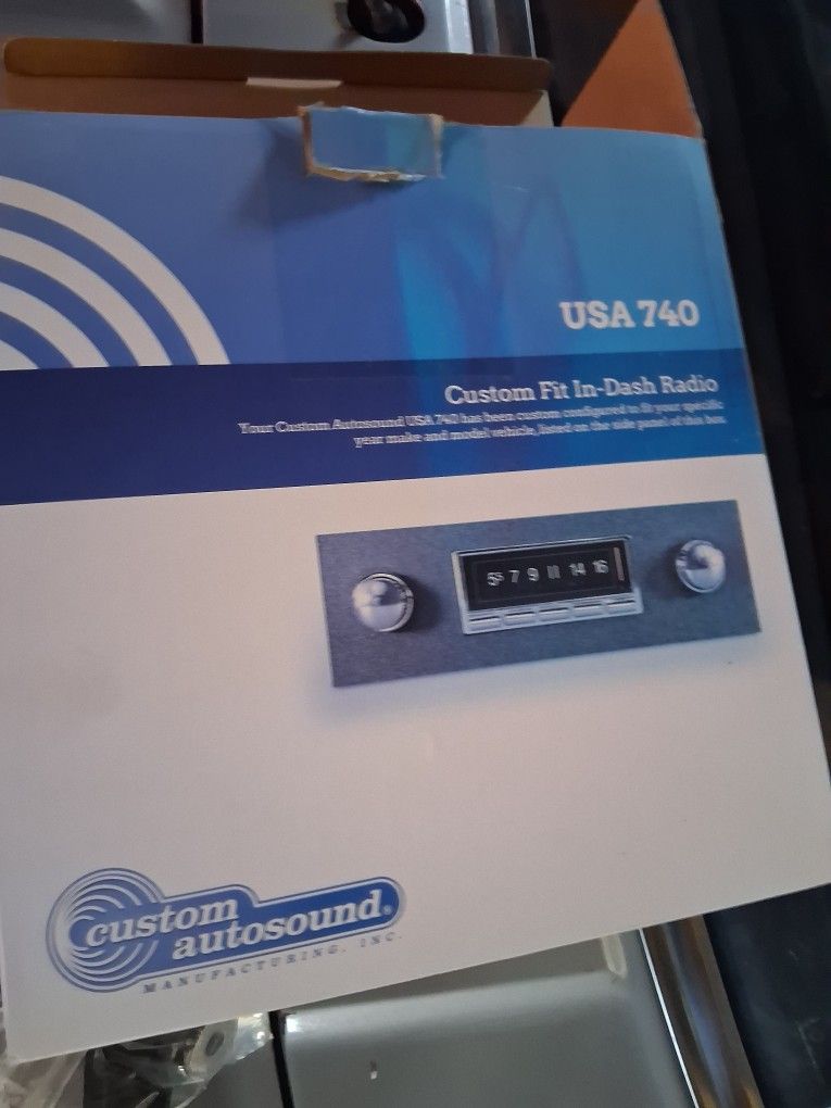 CUSTOM SOUNDS RADIO
