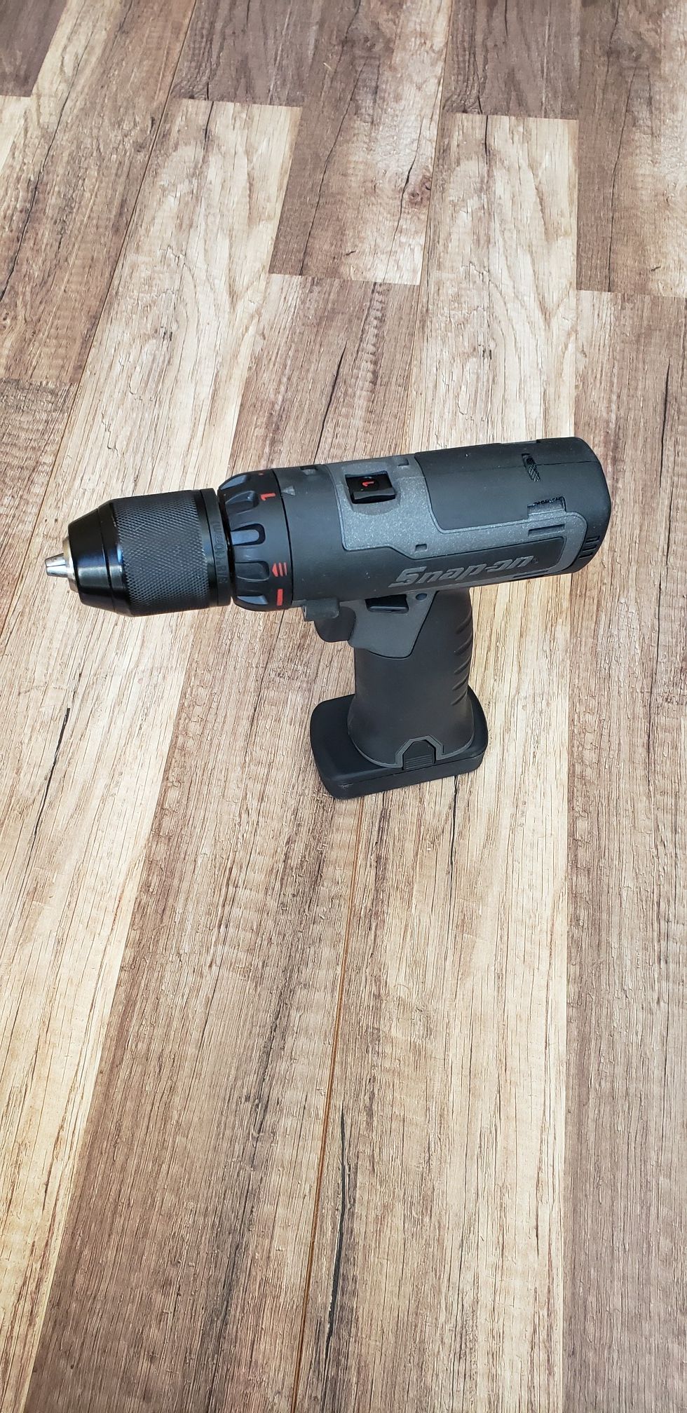 Snap—On 14.4v MicroLithium cordless drill tool/ Battery (Like New)