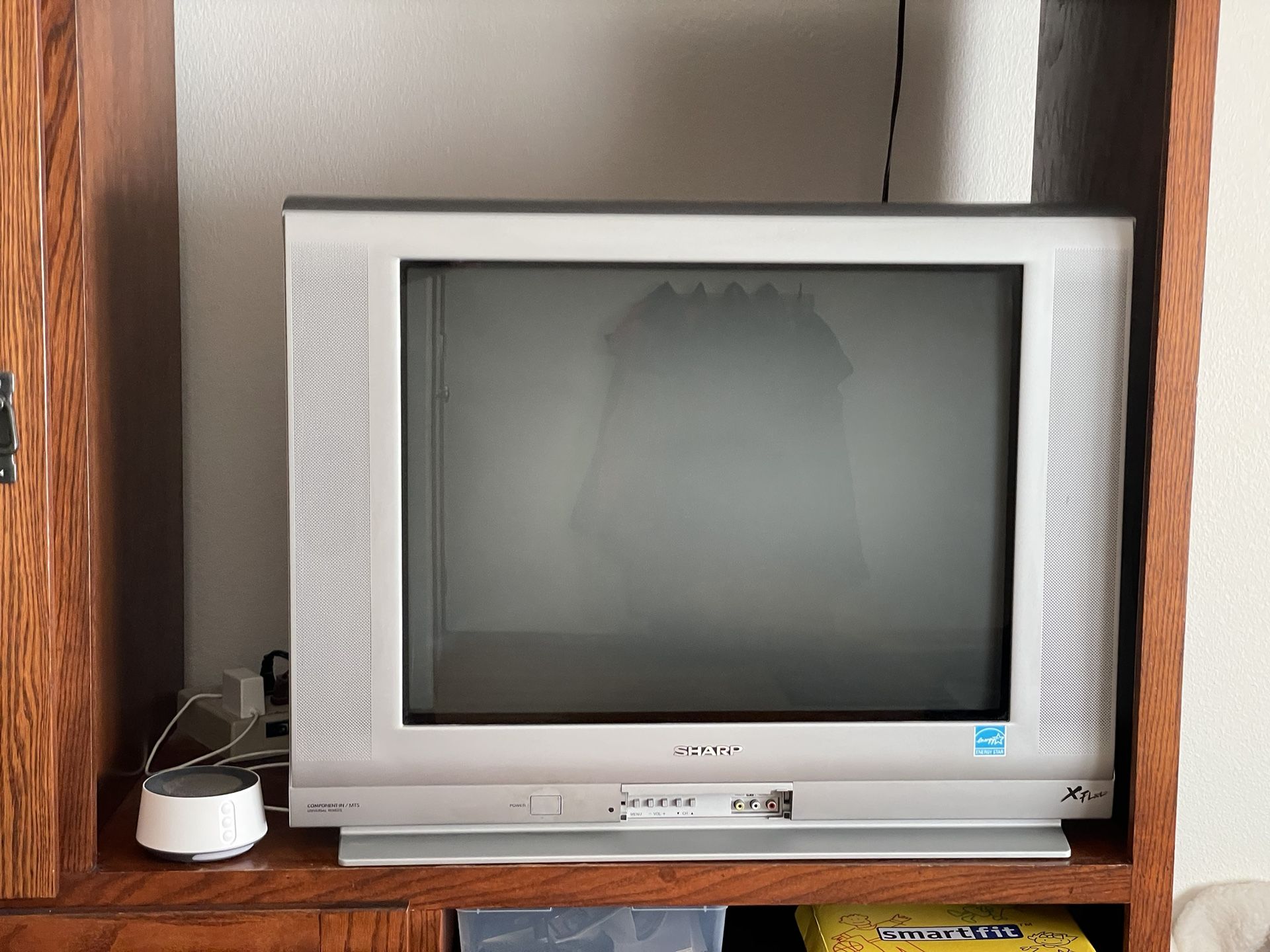 TV Sharp 27” Extra Flat Screen With Remote Controller