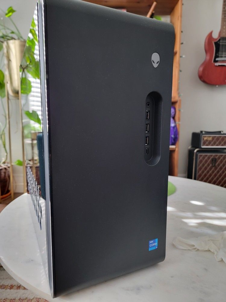 Alienware Aurora R16 Gaming PC -  Intel i7-14700KF, Nvidia RTX 4070 Super, 32GB DDR5 5600MT/s, 1TB M.2 SSD