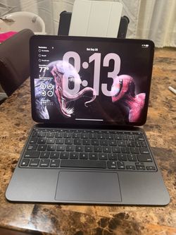 iPad Pro 11-inch M4 256GB Wi-Fi – Complete Apple Bundle