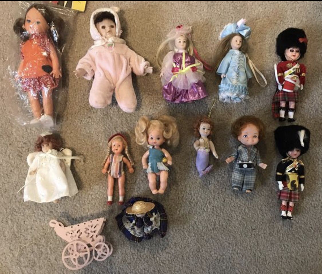 Large lot of antique and vintage dolls