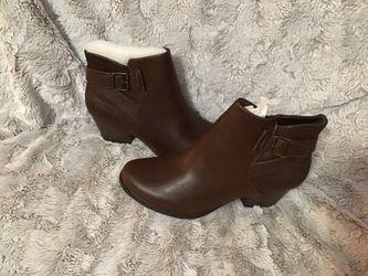 $30 Brown Size 11 Baretraps  Boots