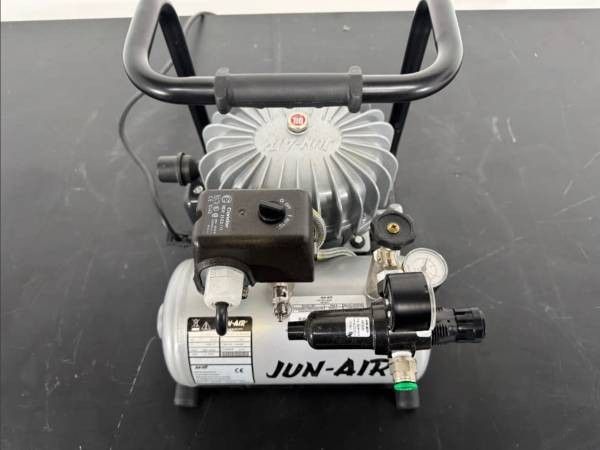 Commercial Industrial Jun-Air 4 Liter Oil Less Compressor