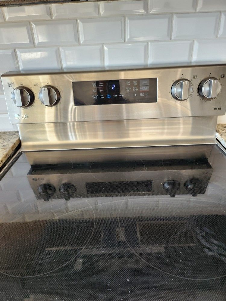 🔥 FOR SALE: LG Induction Cooktop – Excellent Condition 🔥