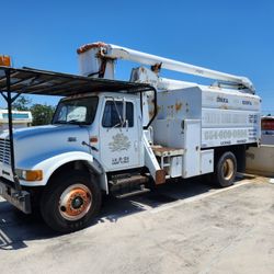 International 4700 60 Ft Double Nuckle Altec 