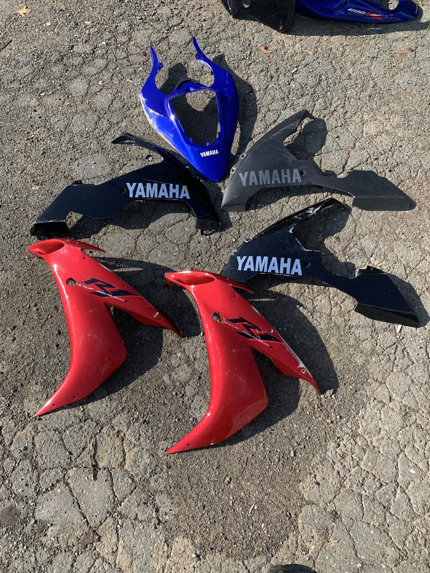 04-06 Yamaha R1 body lets Fairings nose mids lowers tail etc