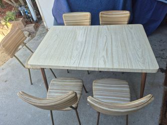 1950s chromecraft table & 5 chairs with removable section .from panorama city