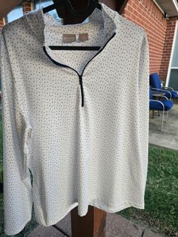 Chico’s Zenergy long-sleeve micro-dot pullover top with mock neck and navy 1/4 zip. Lightweight, stretchy, and perfect for golf, travel, or everyday w