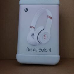 Beats Solo 4 Pink