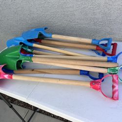 Kids Sand Shovels - 12 In Total