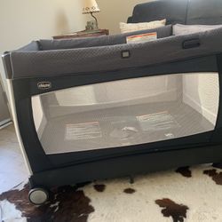 Chicco Lullaby All-in-one portable playard/ bassinet/changing table/storage organizer