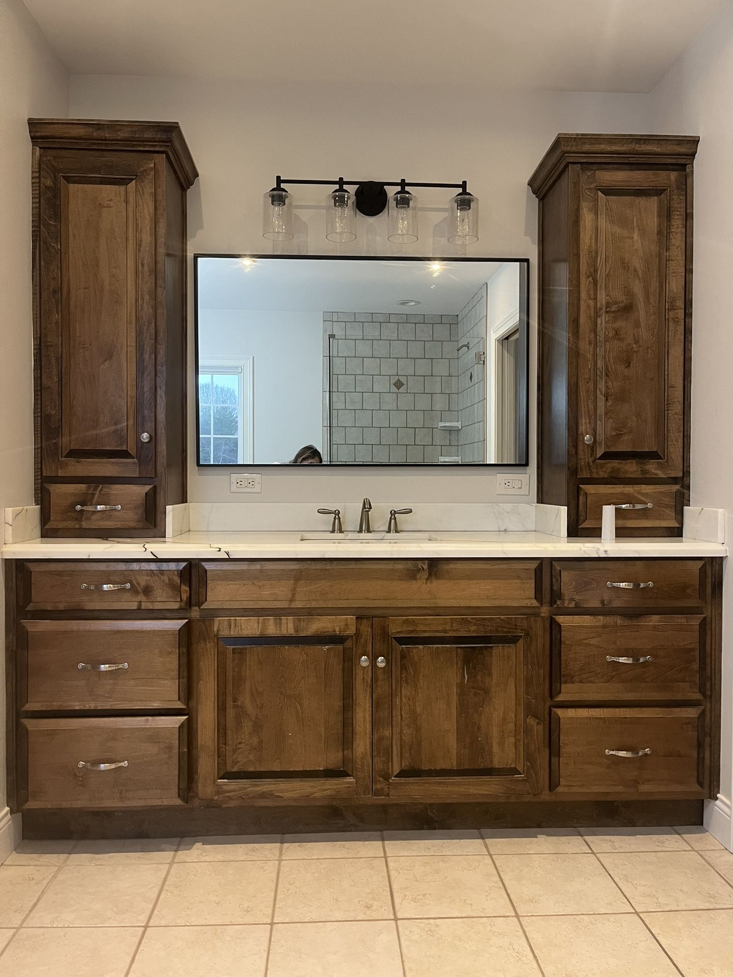 Large Vanity With 2 Piers - NEED GONE ASAP!
