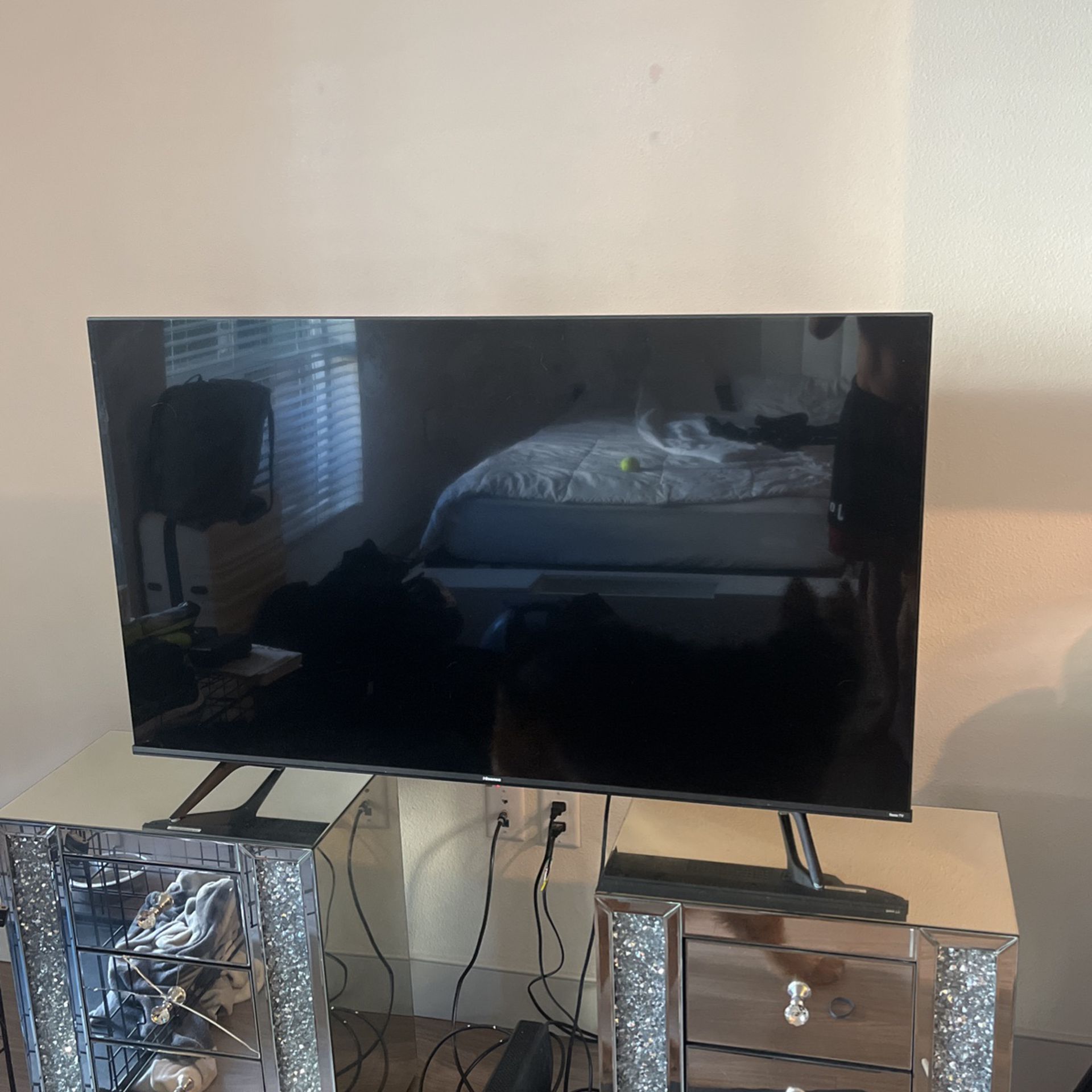 Hisense Roku Tv 240$    56 Inches   Mirror Nightstands Also For Sale 170$ For Both 