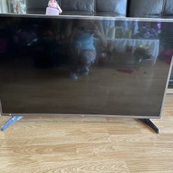 LG Smart TV 42”