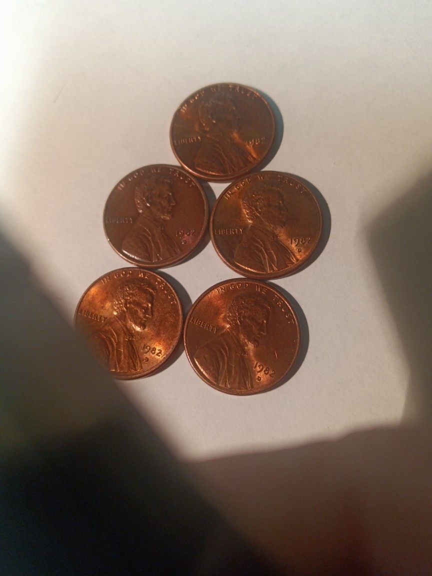 1982 Small Date Pennies Lot Of 5 Rare.