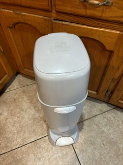 Genie Diaper Pail With Two Refills