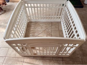 IRIS Pet Playpen / Puppy Pen - White - Good Condition