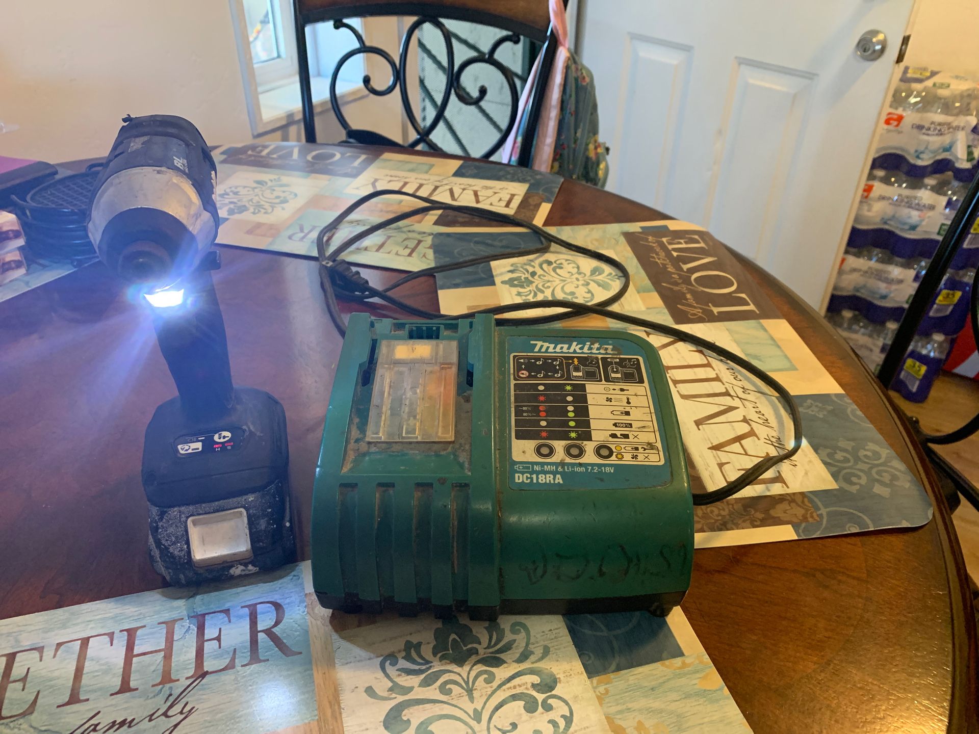 Makita with 1 battery and charger