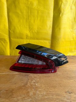 2018 2019 2020 2021 Kia Stinger Right Passenger Side Tail Light OEM (ORIGINAL)