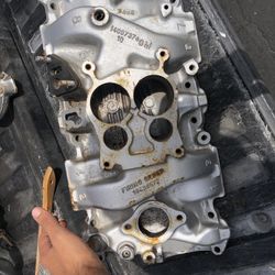 Chevy 350 Intake Manifold 4 Barrel Carb