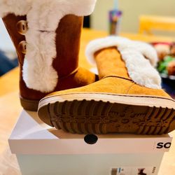 SO CHESTNUT GIRL BOOTS SIZE 4