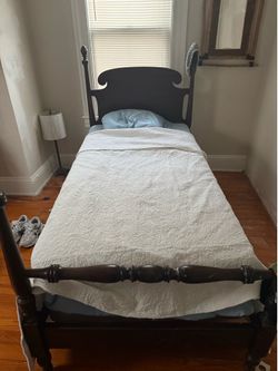 Full size bed with mattress