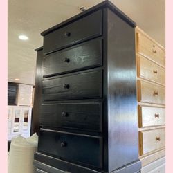 5 drawers dresser / Five drawers dresser
