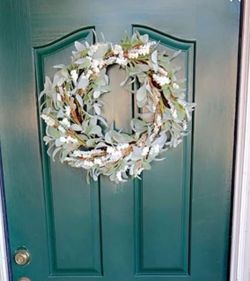 Wreath used in good condition very simple and pretty