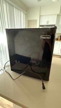 Mini Fridge - 1.7cu  ft. Mini refrigerator in black