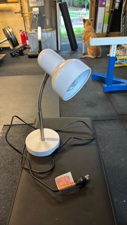 Like new White Gooseneck Desk Lamp