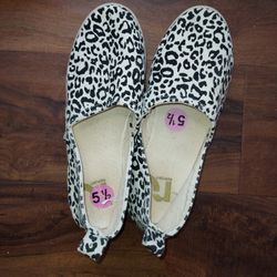Cheetah Print Slip Ons size 51/2