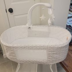 Delta Children  Bassinet