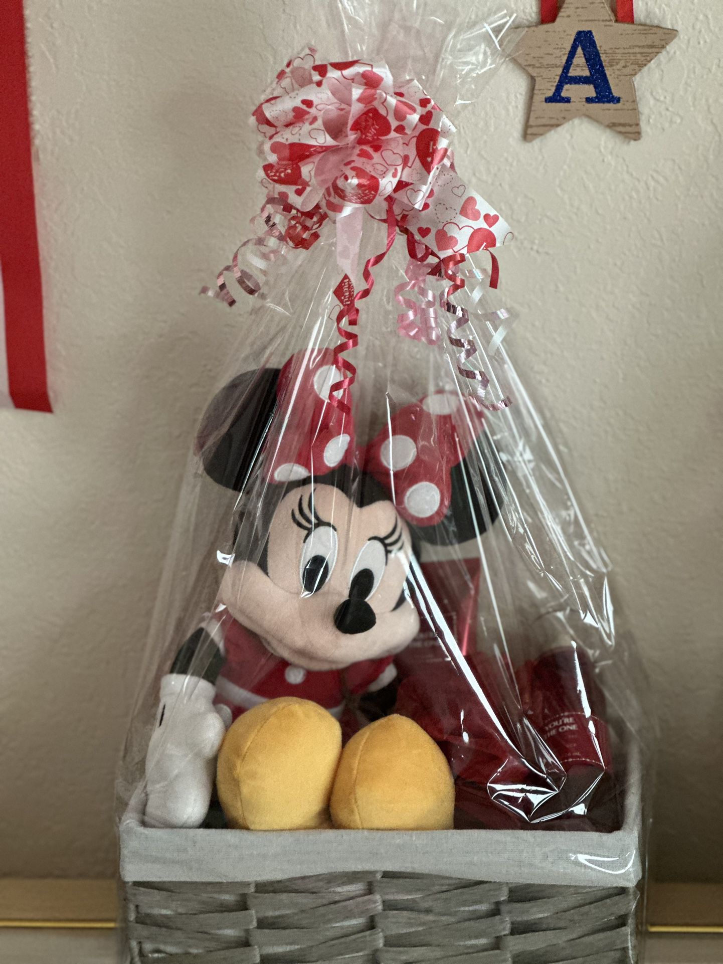 Minnie Mouse Mother’s Day Basket Plush With You’re the One Set Cream & Splash 