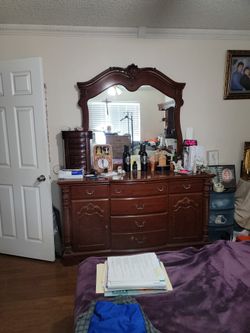 Queen Bedroom Set For Sale!