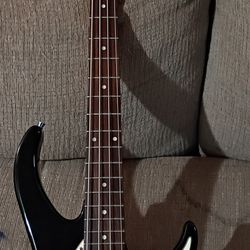 Peavey milestone base guitar