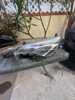 Headlight Left Toyota Corolla 2017 2018 2019