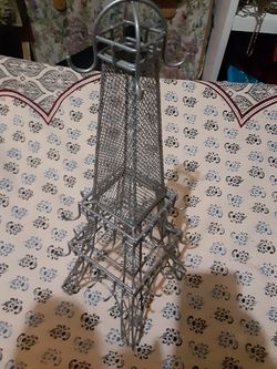 Paris Jewelry Holder $13.00 cash only (serious buyers)