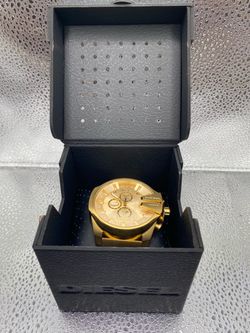 New DIESEL DZ4360 Mega Chief Mens Gold Tone Stainless Steel Chronograph Watch