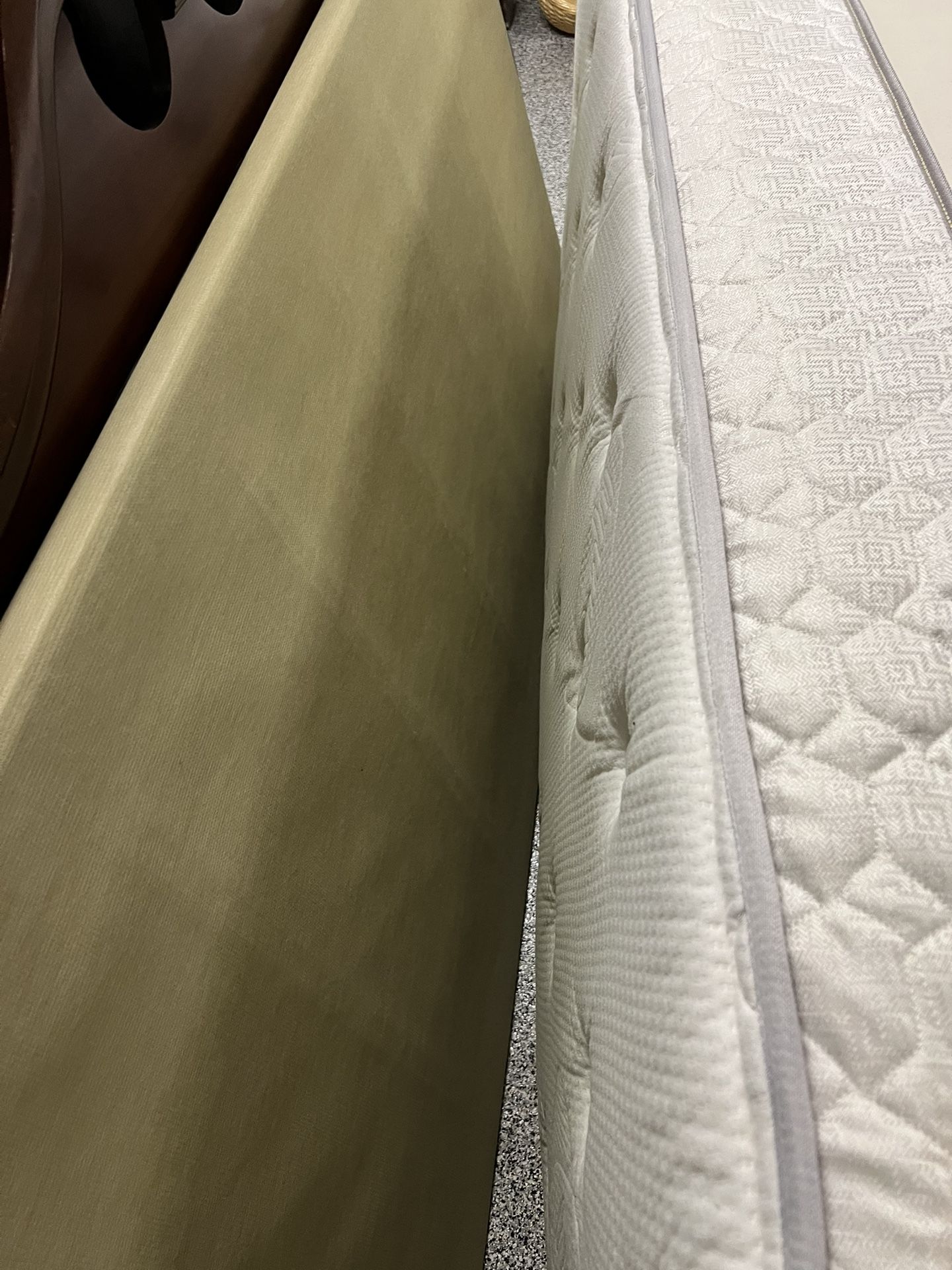 Wood frame Twin Bed With mattress And Board