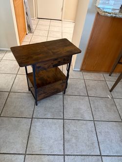 Charging storage side table