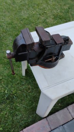 Large Table/ Work Bench Mounted Vice