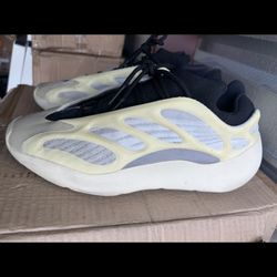 Adidas Yeezy Boost 700 V3 Azael Size 11