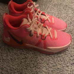 Nike LeBron Witness VII 
