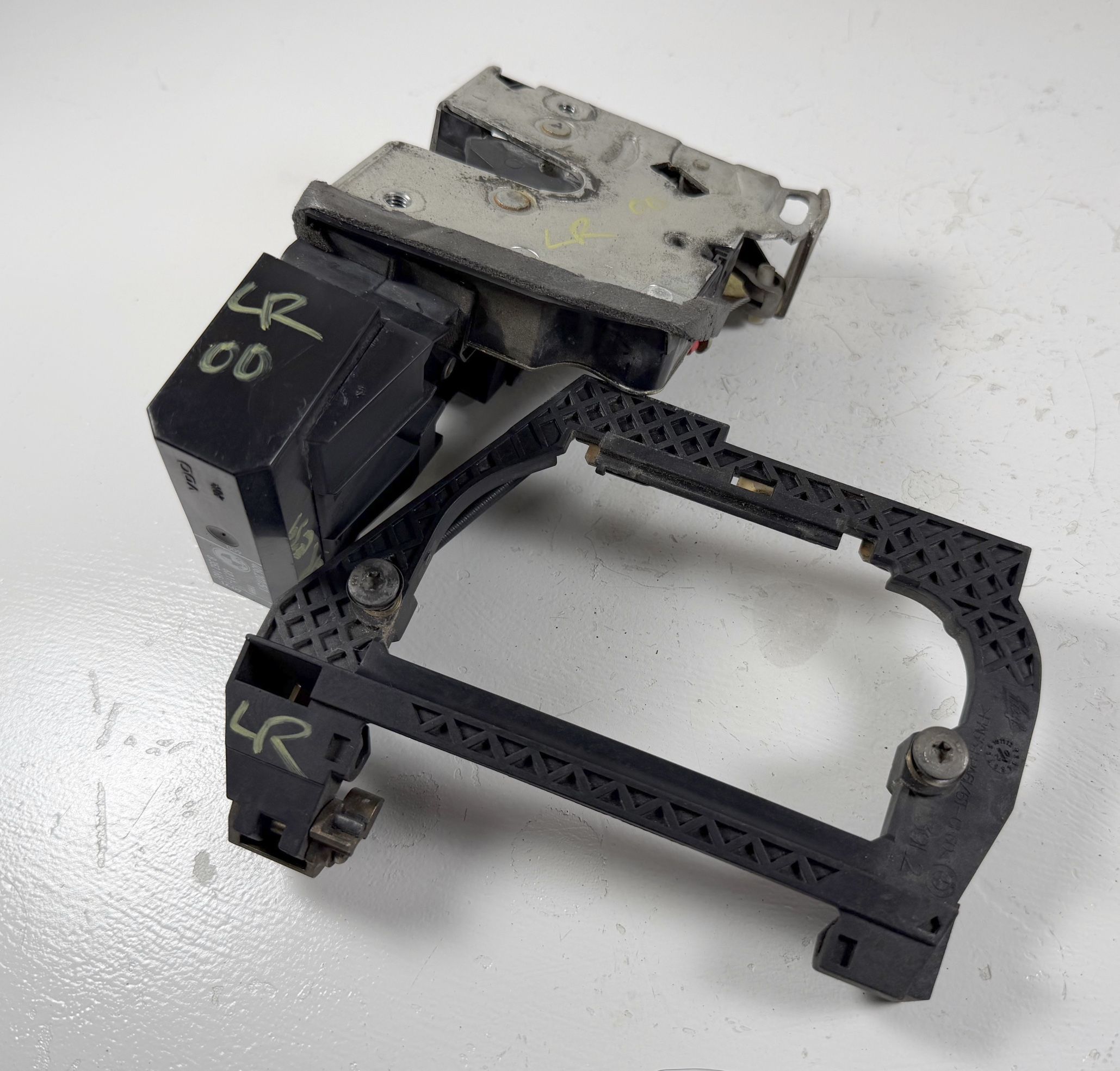 BMW E39 M5 540i 530i 525i DRIVER REAR DOOR LOCK LATCH