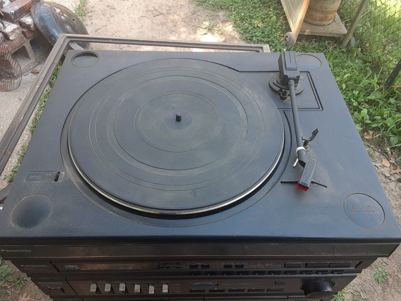 Panasonic Retro Stereo System With Turntable Plus Tower Speakers $160 FINAL PRICE NO OFFERS FIRST COME FIRST SOLD