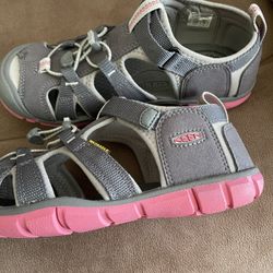 Washable Beautiful Keen Sandals Size 4