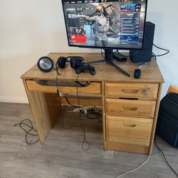 Free Desk And Dressers
